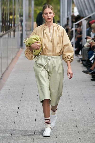 Look 14